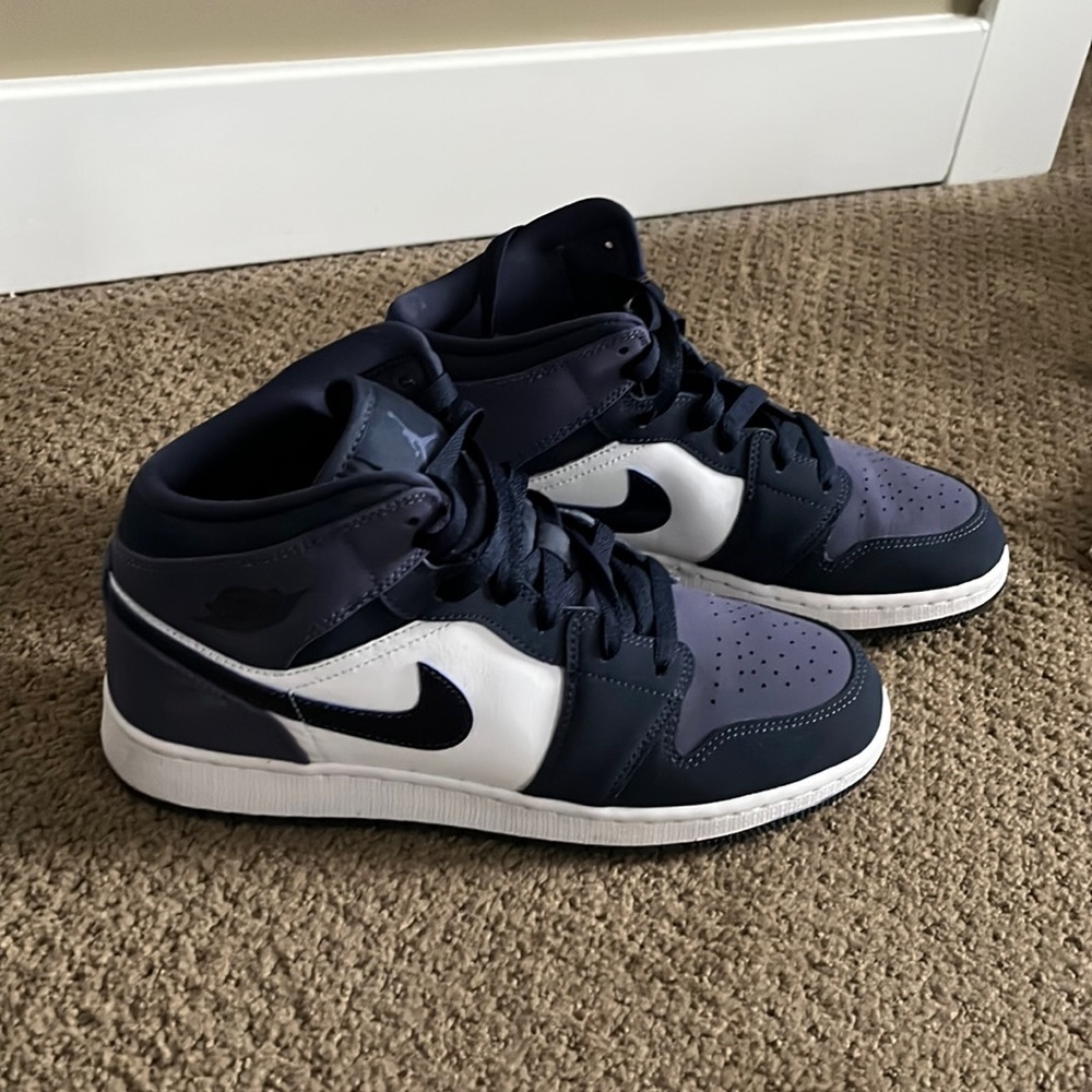 Air Jordan 1 Mid (purple)